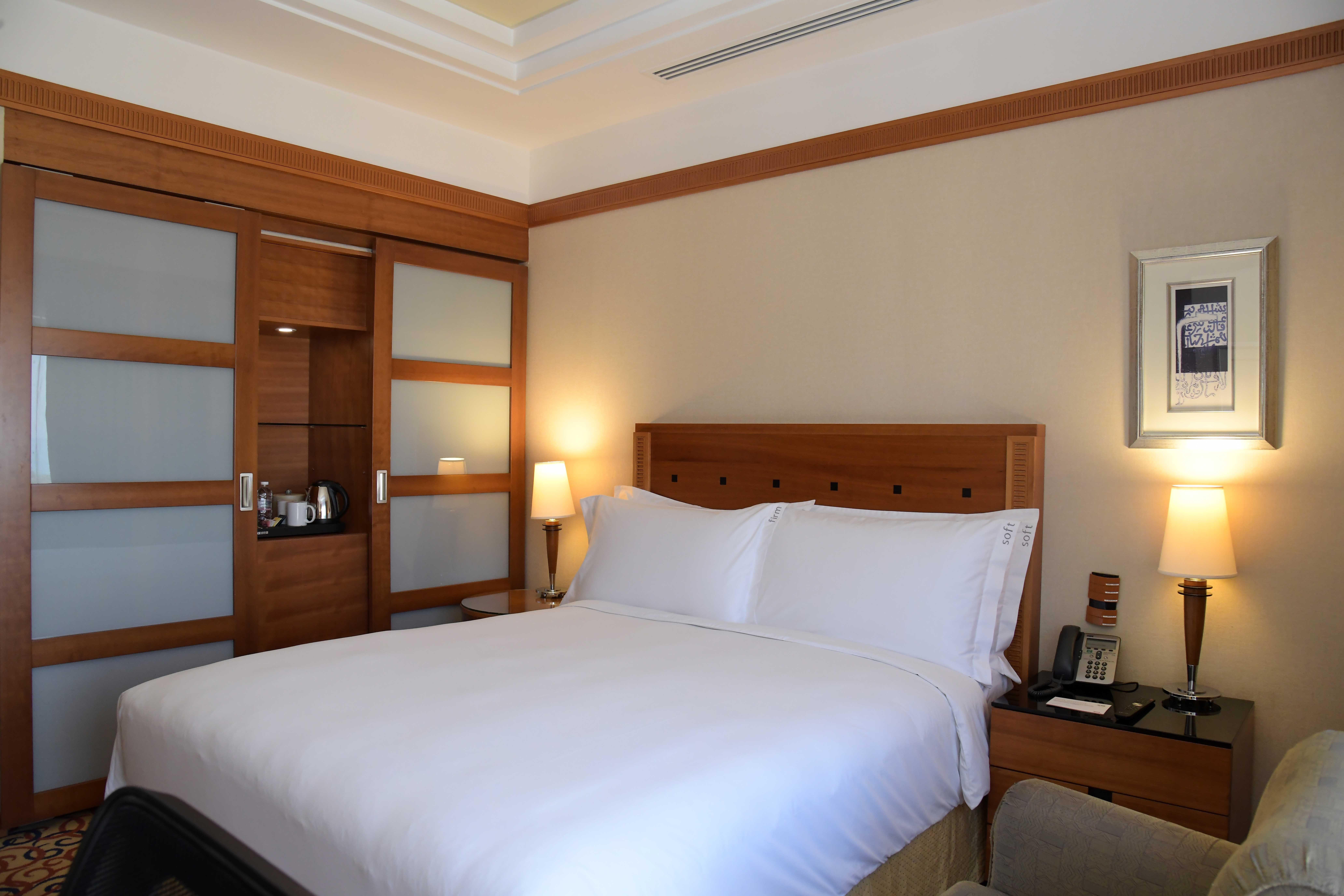 Holiday Inn - Suites Kuwait Salmiya By Ihg Kuwait City Esterno foto