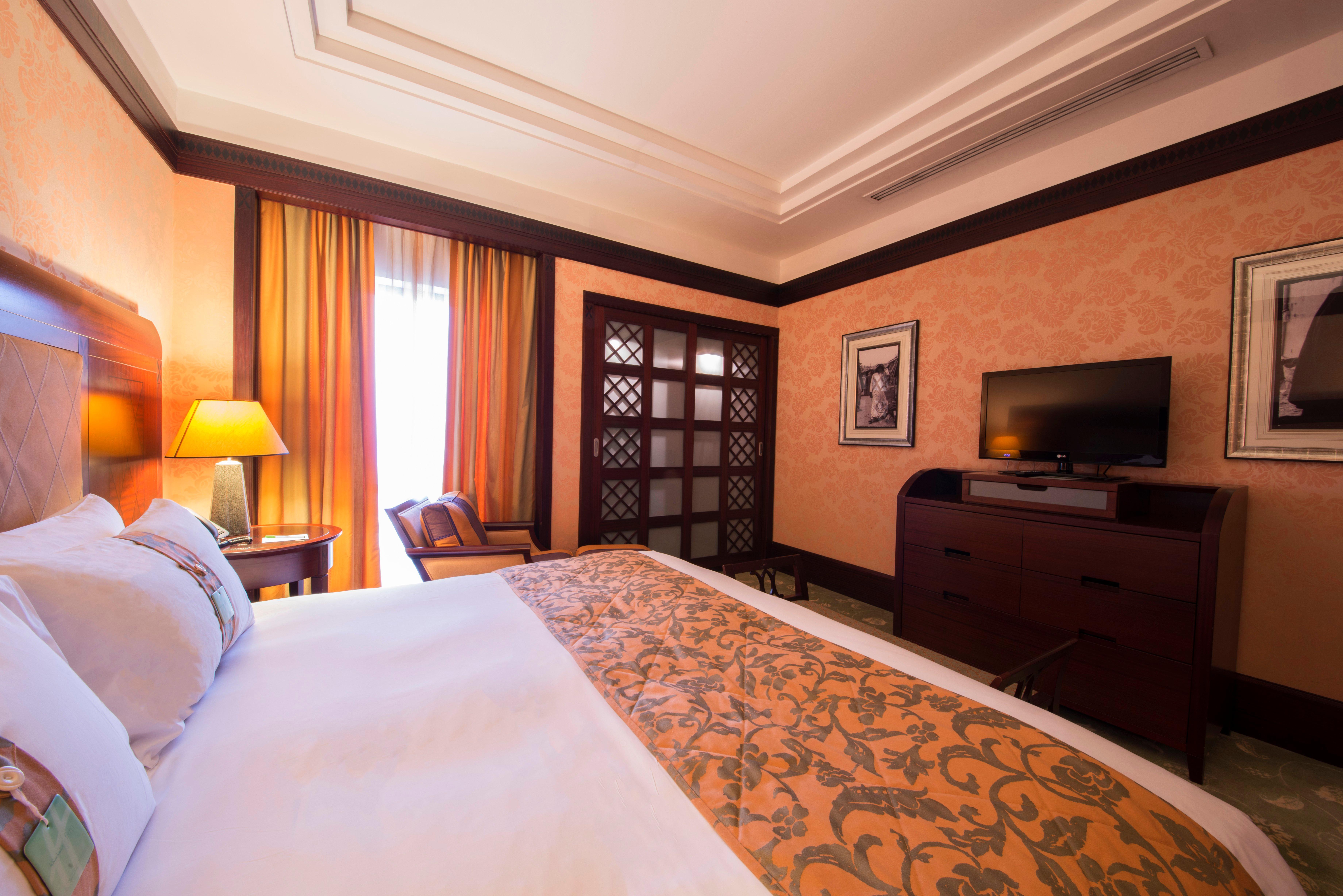 Holiday Inn - Suites Kuwait Salmiya By Ihg Kuwait City Esterno foto