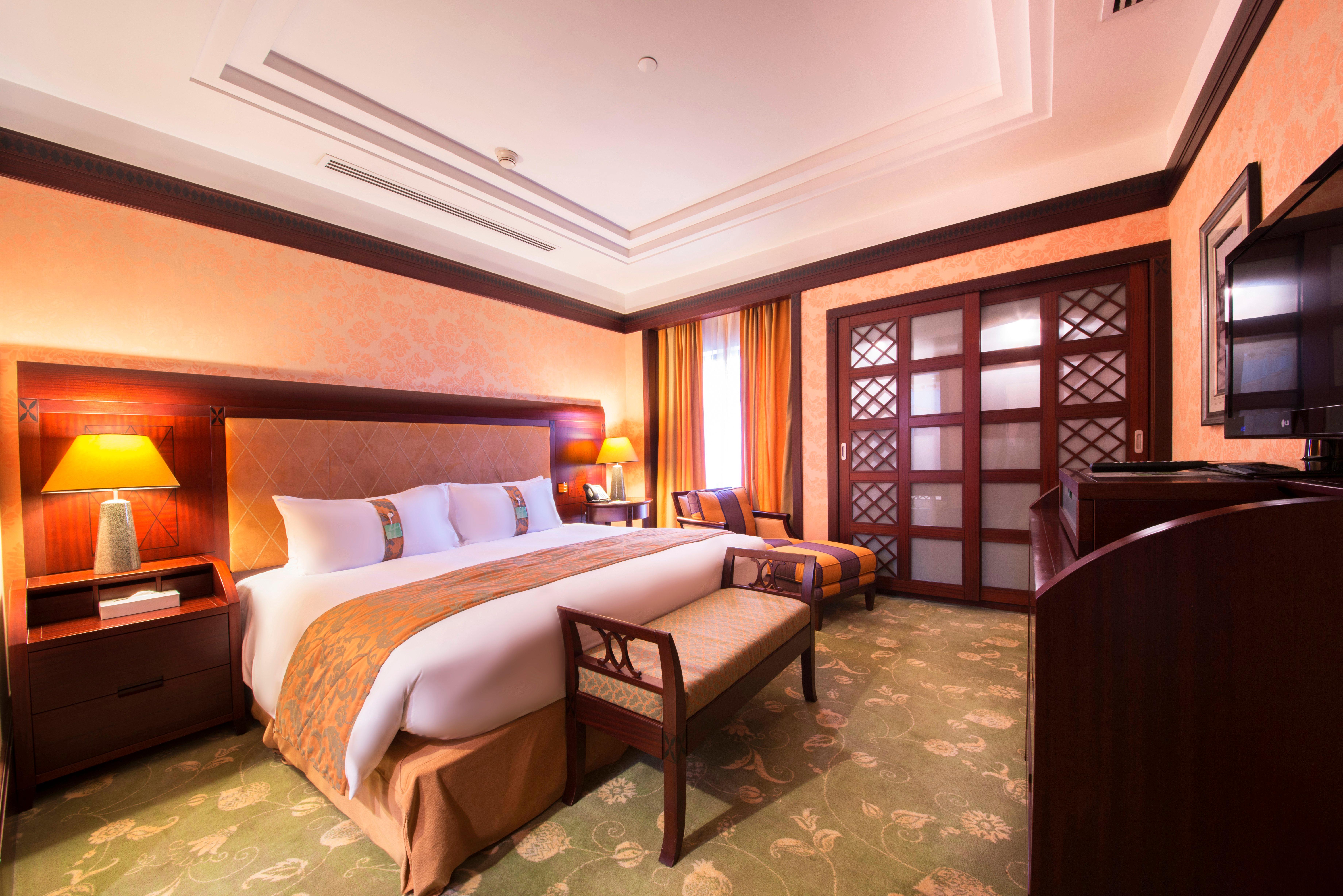 Holiday Inn - Suites Kuwait Salmiya By Ihg Kuwait City Esterno foto