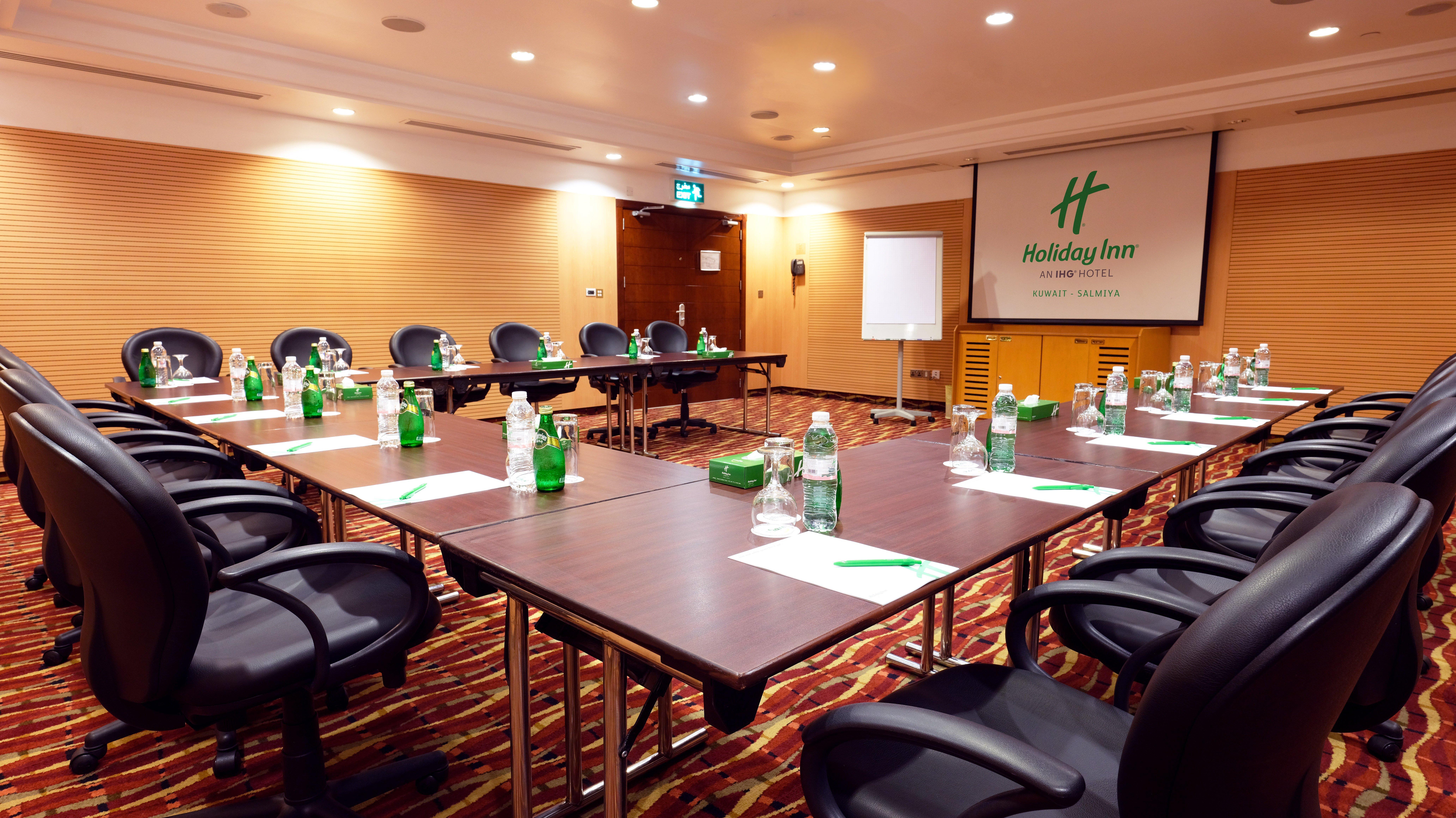 Holiday Inn - Suites Kuwait Salmiya By Ihg Kuwait City Esterno foto
