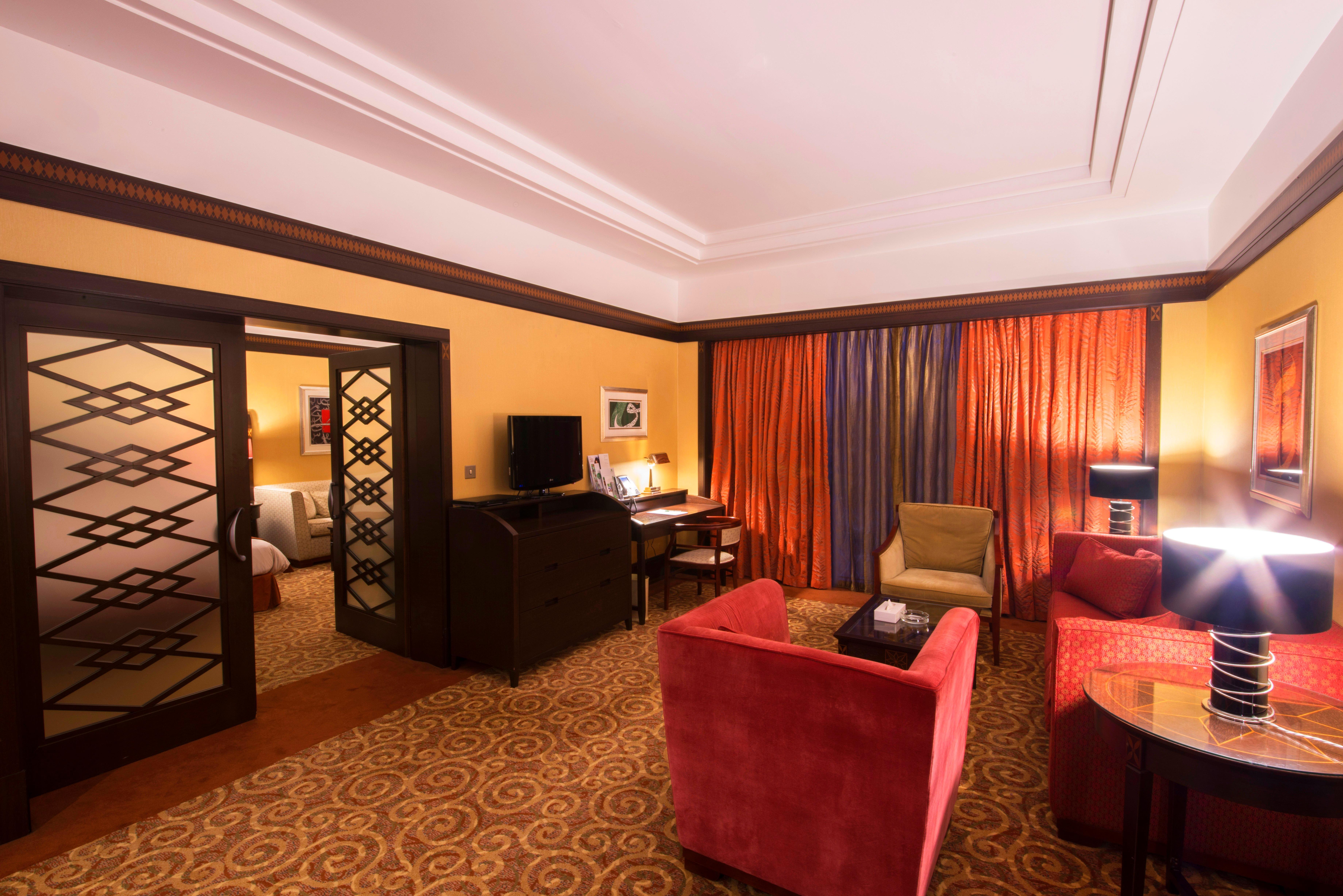 Holiday Inn - Suites Kuwait Salmiya By Ihg Kuwait City Esterno foto