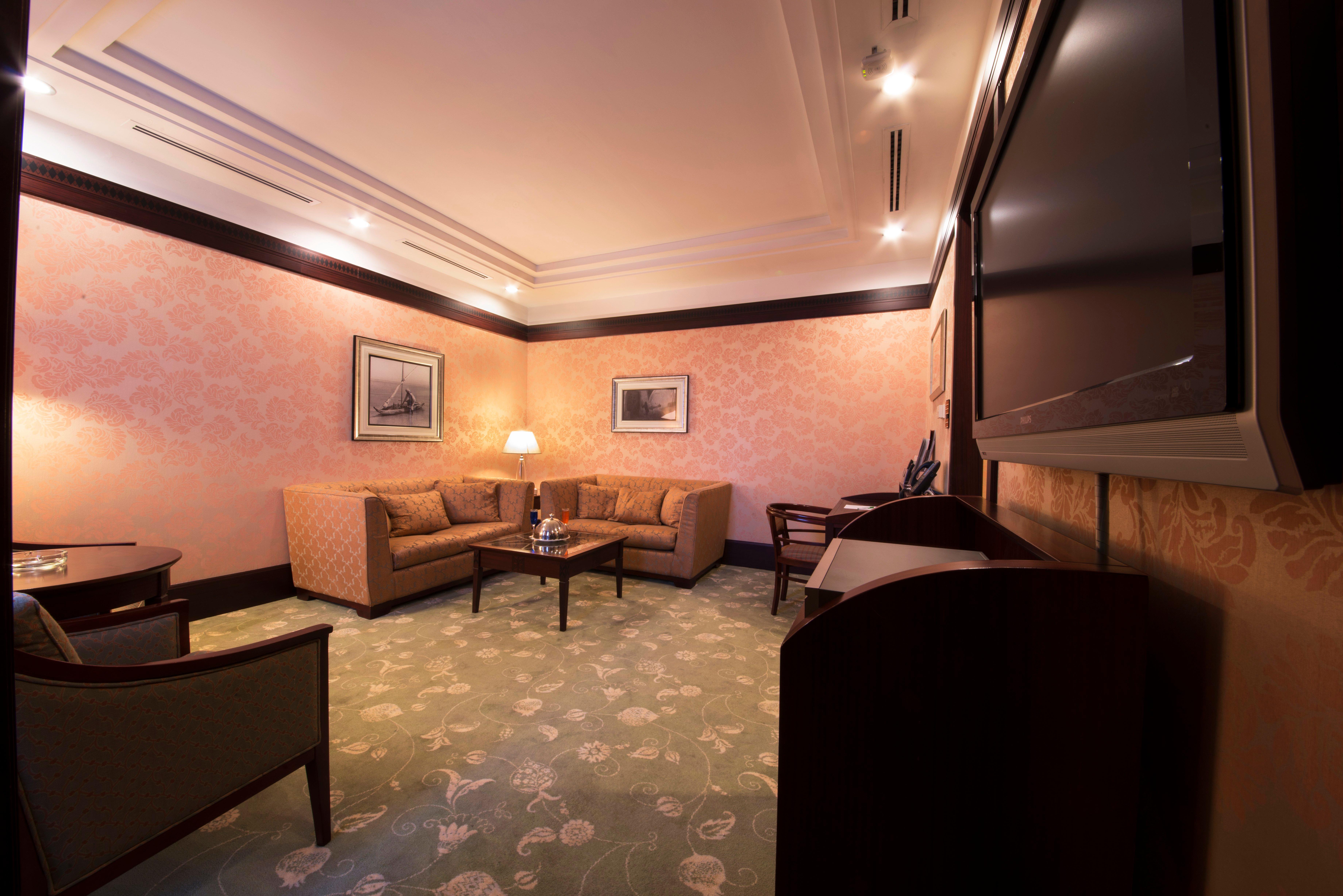 Holiday Inn - Suites Kuwait Salmiya By Ihg Kuwait City Esterno foto