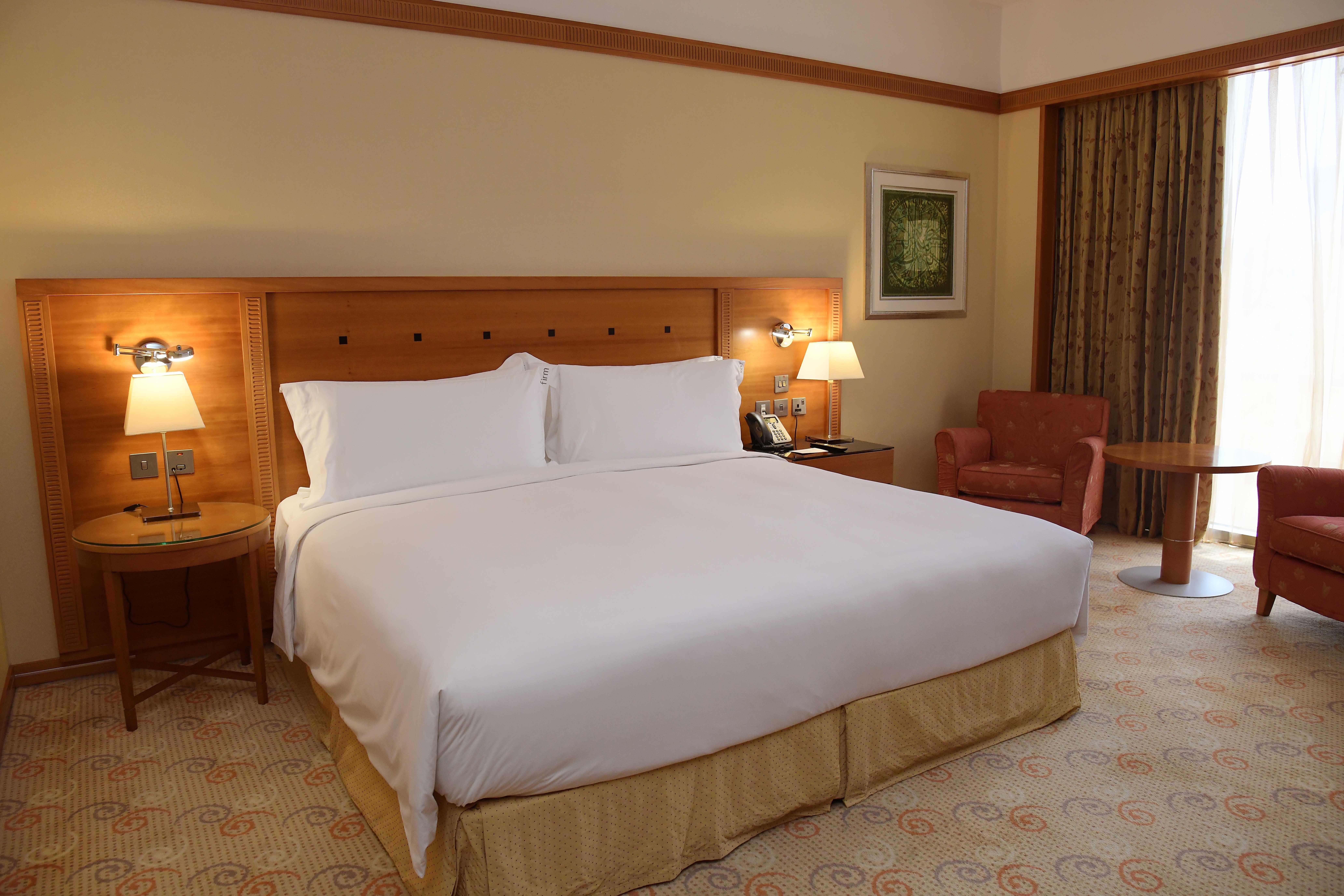 Holiday Inn - Suites Kuwait Salmiya By Ihg Kuwait City Esterno foto