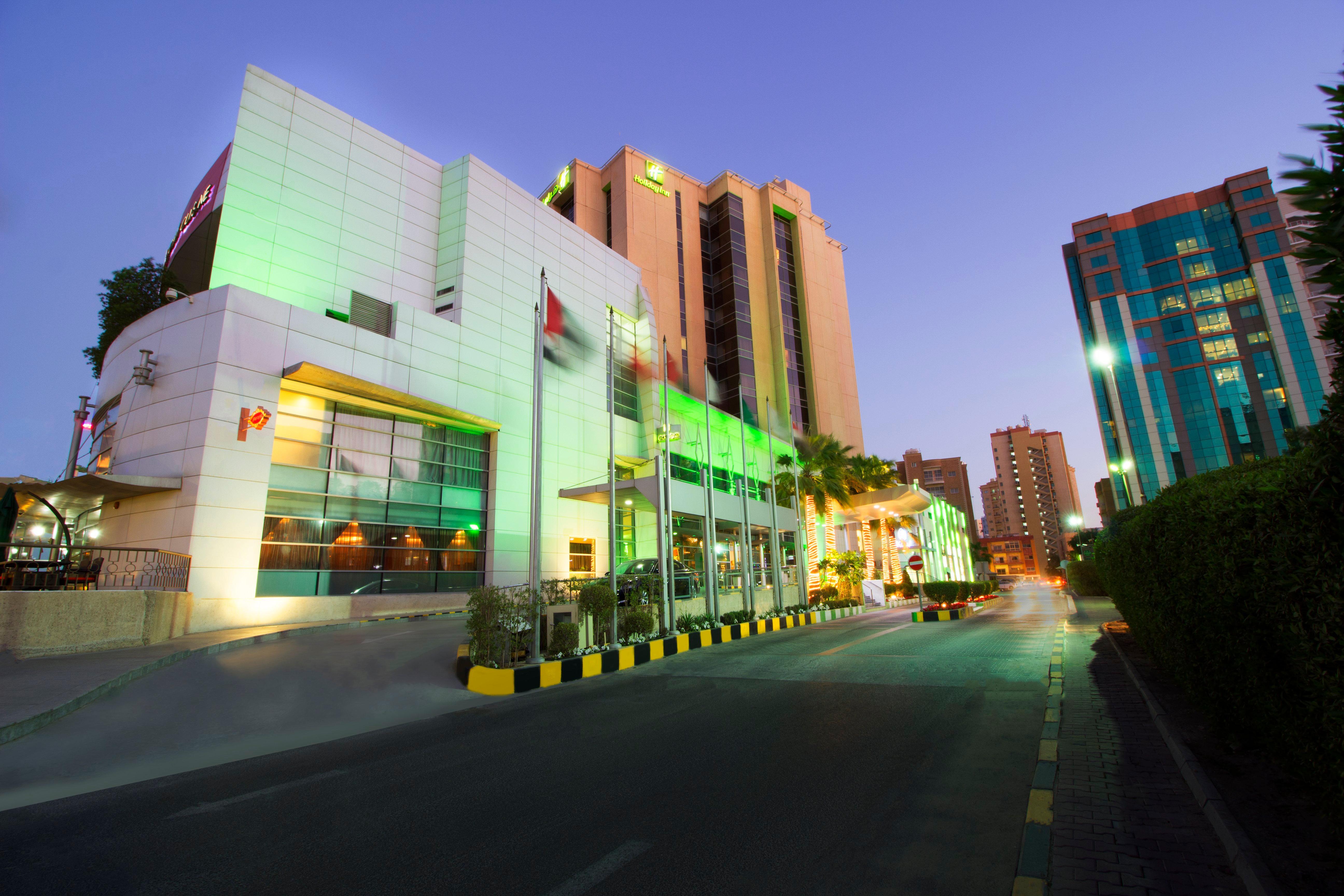 Holiday Inn - Suites Kuwait Salmiya By Ihg Kuwait City Esterno foto