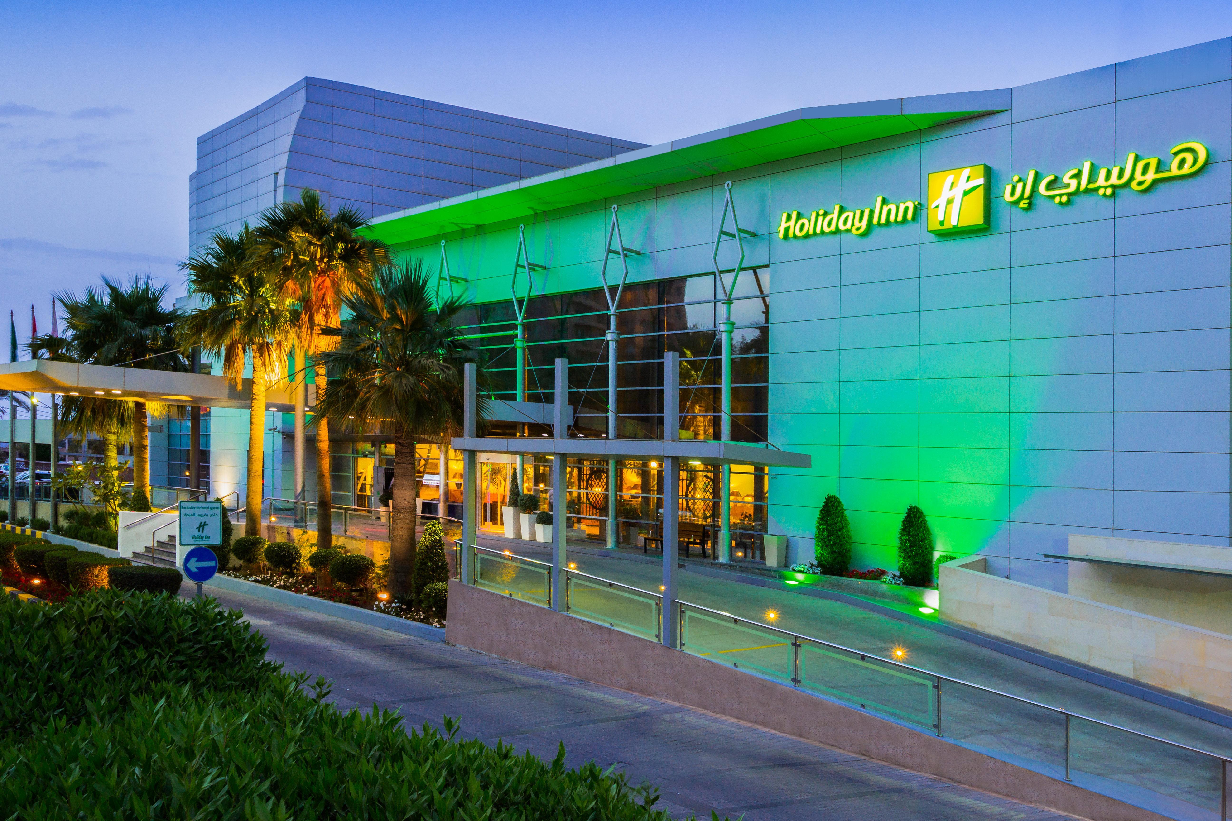 Holiday Inn - Suites Kuwait Salmiya By Ihg Kuwait City Esterno foto