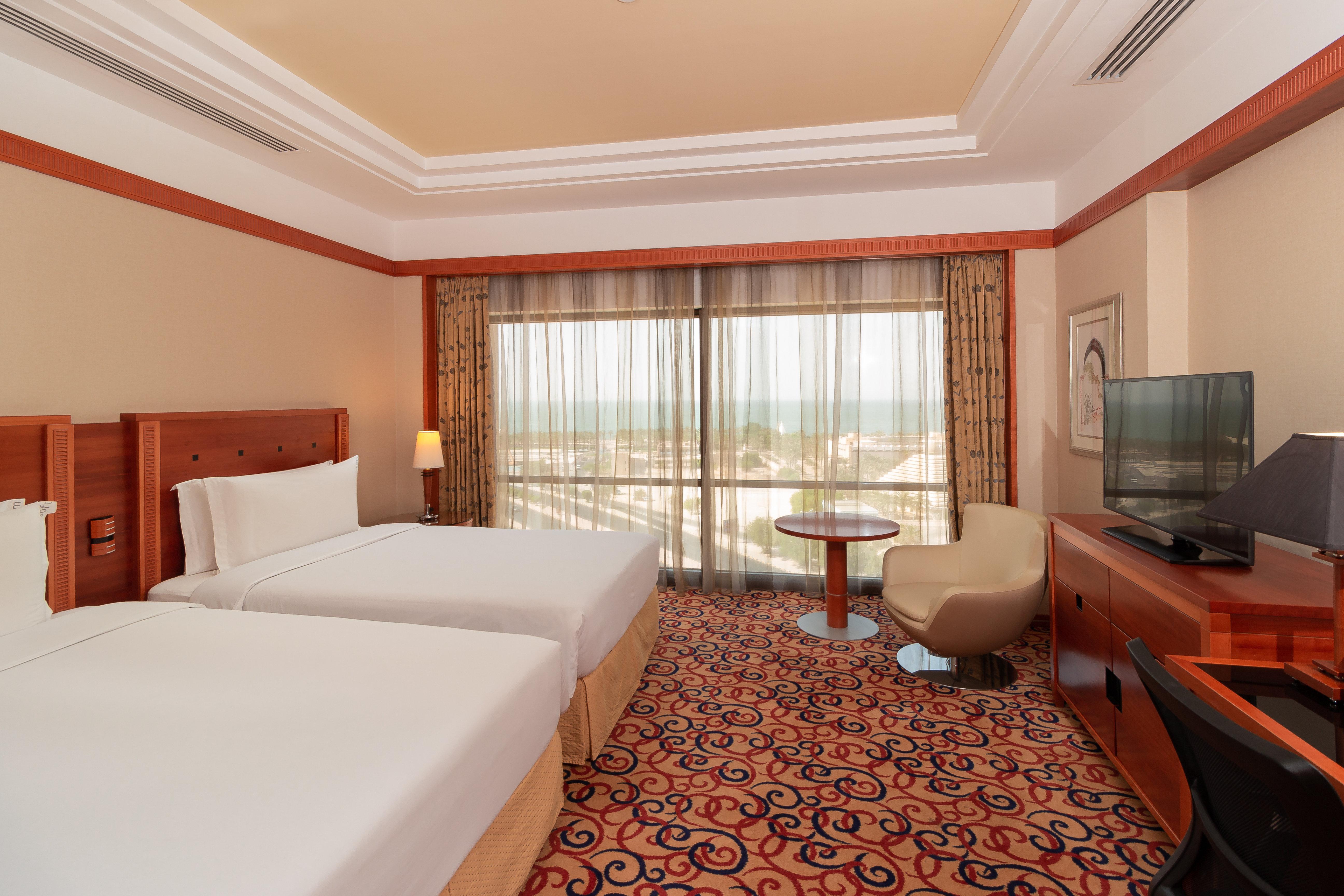Holiday Inn - Suites Kuwait Salmiya By Ihg Kuwait City Esterno foto