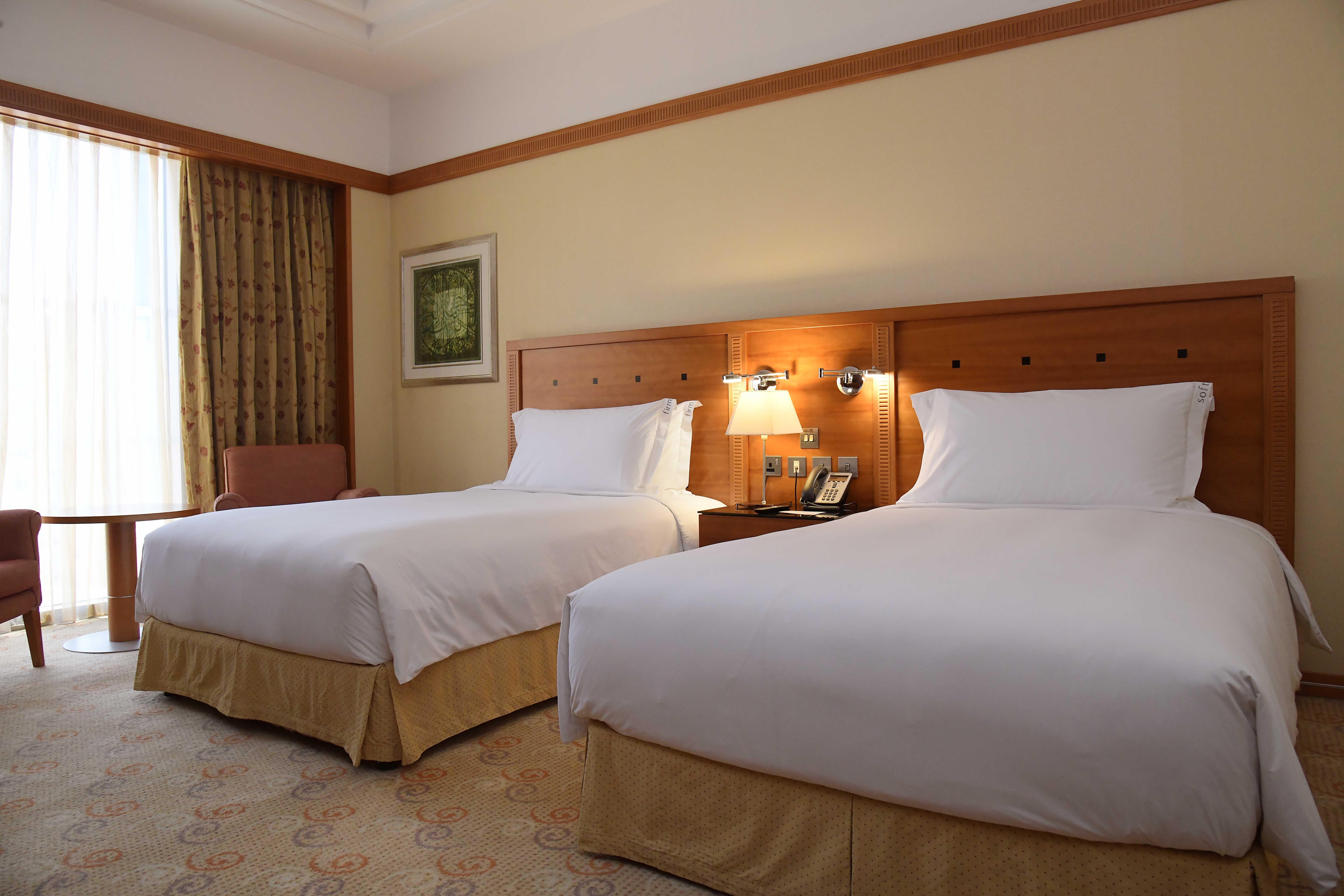 Holiday Inn - Suites Kuwait Salmiya By Ihg Kuwait City Esterno foto