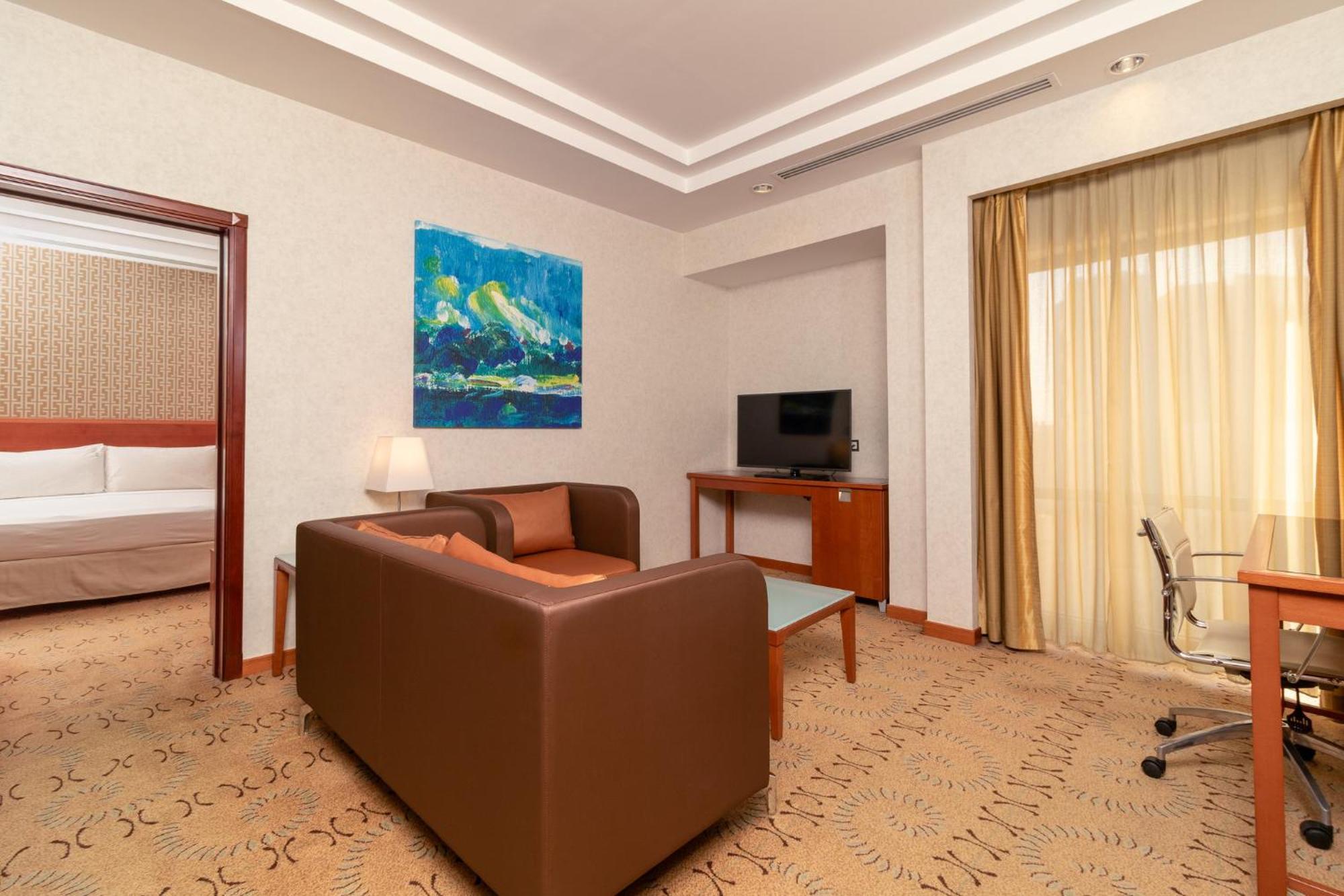 Holiday Inn - Suites Kuwait Salmiya By Ihg Kuwait City Esterno foto