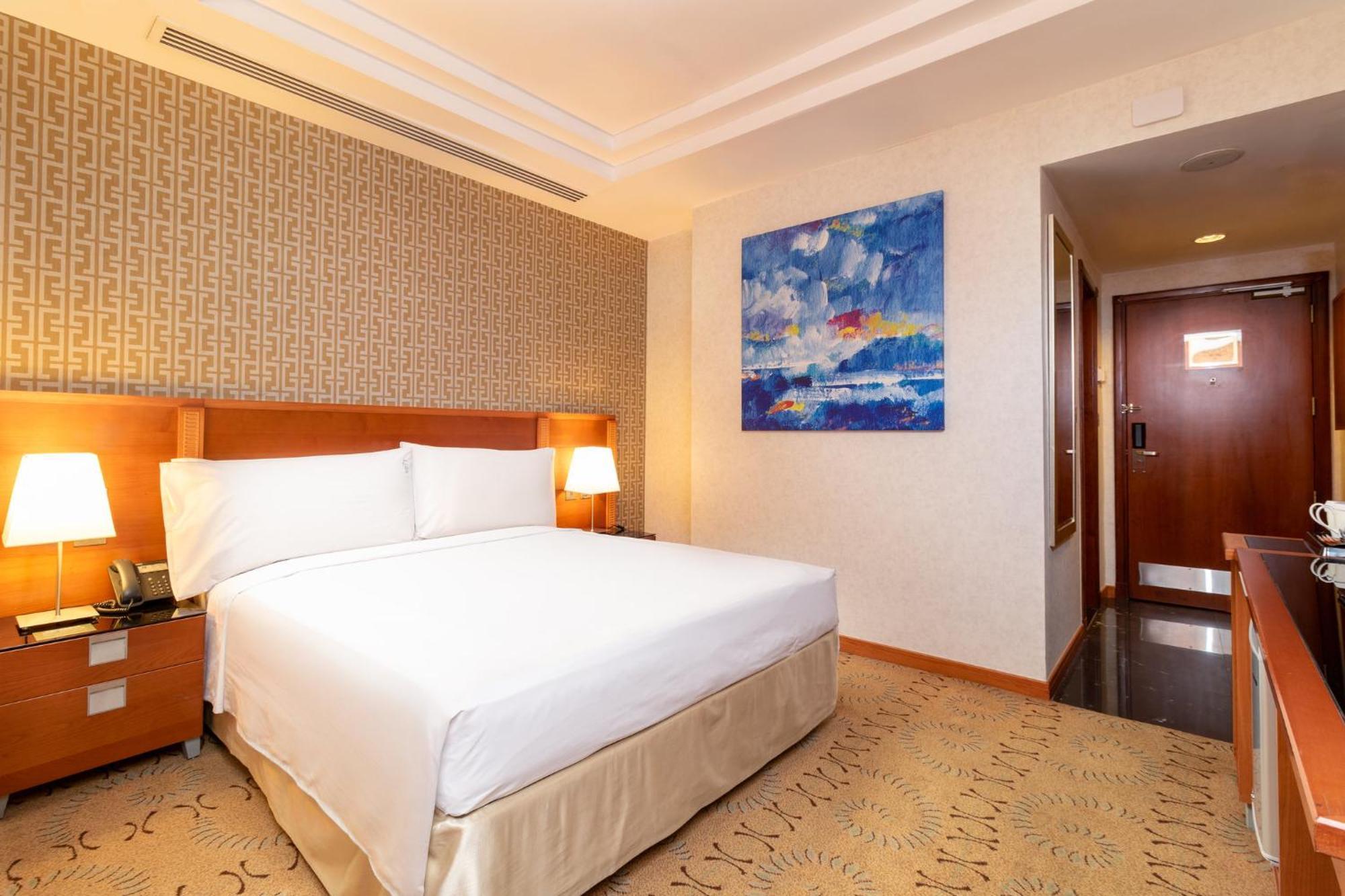 Holiday Inn - Suites Kuwait Salmiya By Ihg Kuwait City Esterno foto