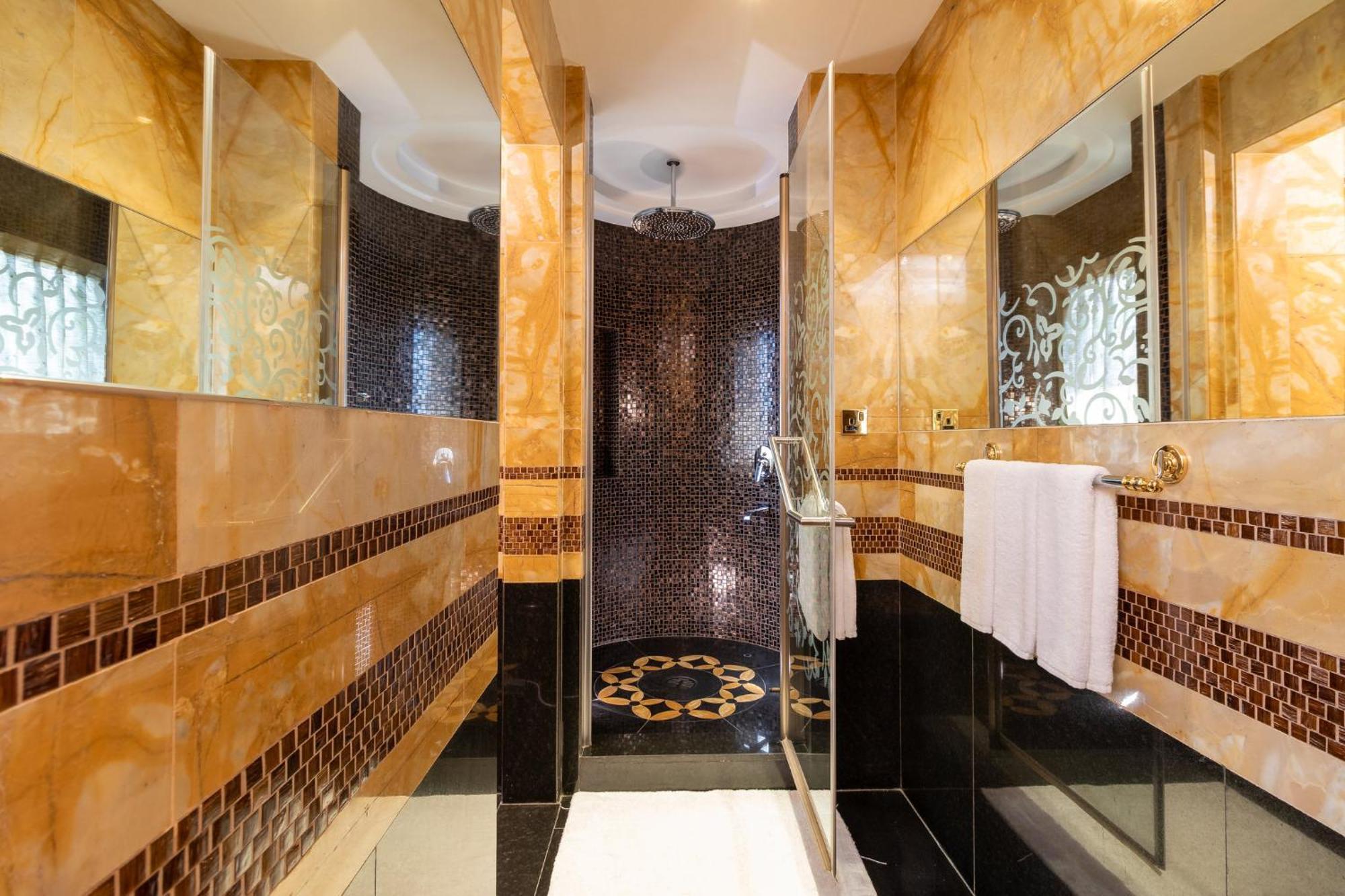 Holiday Inn - Suites Kuwait Salmiya By Ihg Kuwait City Esterno foto