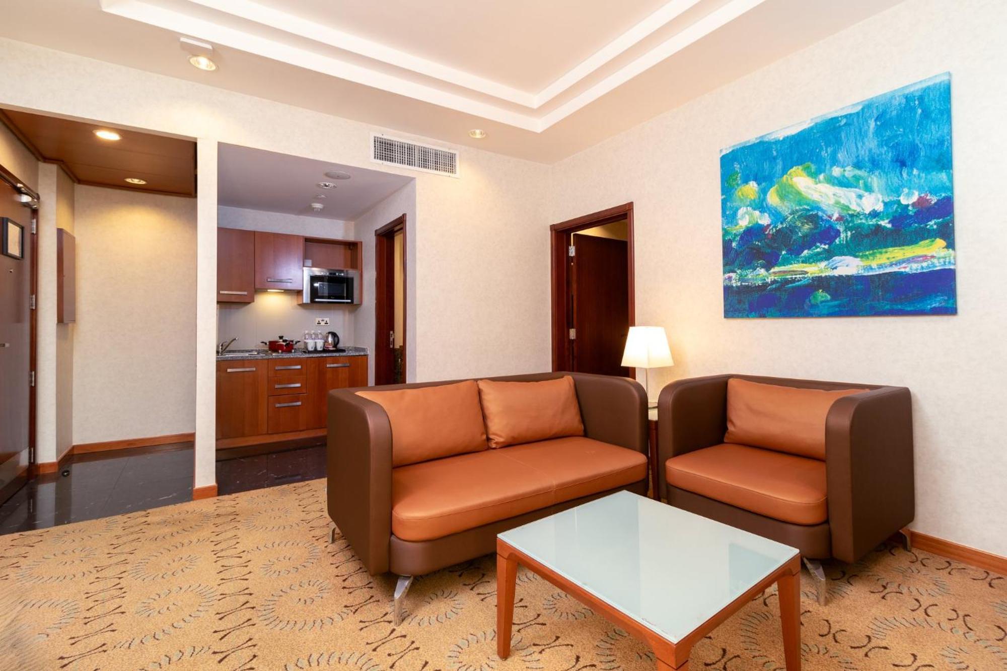 Holiday Inn - Suites Kuwait Salmiya By Ihg Kuwait City Esterno foto